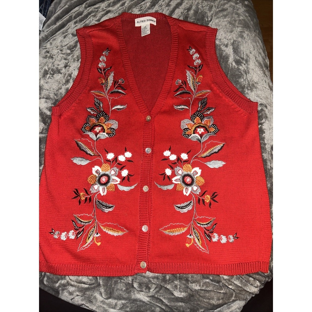 Alfred Dunner Red Embroidered Sweater Vest Women's Medium Floral Cottagecore